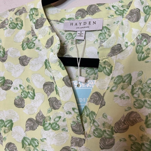 Hayden Ruffled Split Neck Green Floral Women's Top Size S - Picture 6 of 8